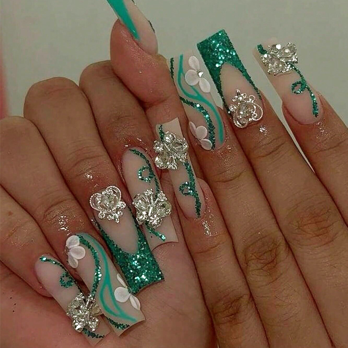 Long Coffin Press on Nails Bal - Nail Art Aesthetic recension och pris